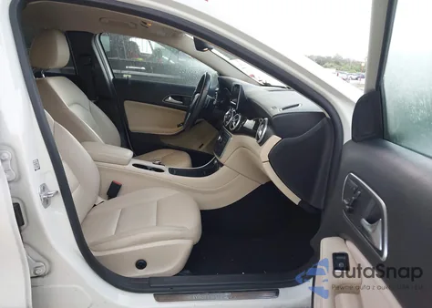 2015 Mercedes-Benz Gla 250 4Matic z USA, uszkodzony, nr VIN WDCTG4GB0FJ095969